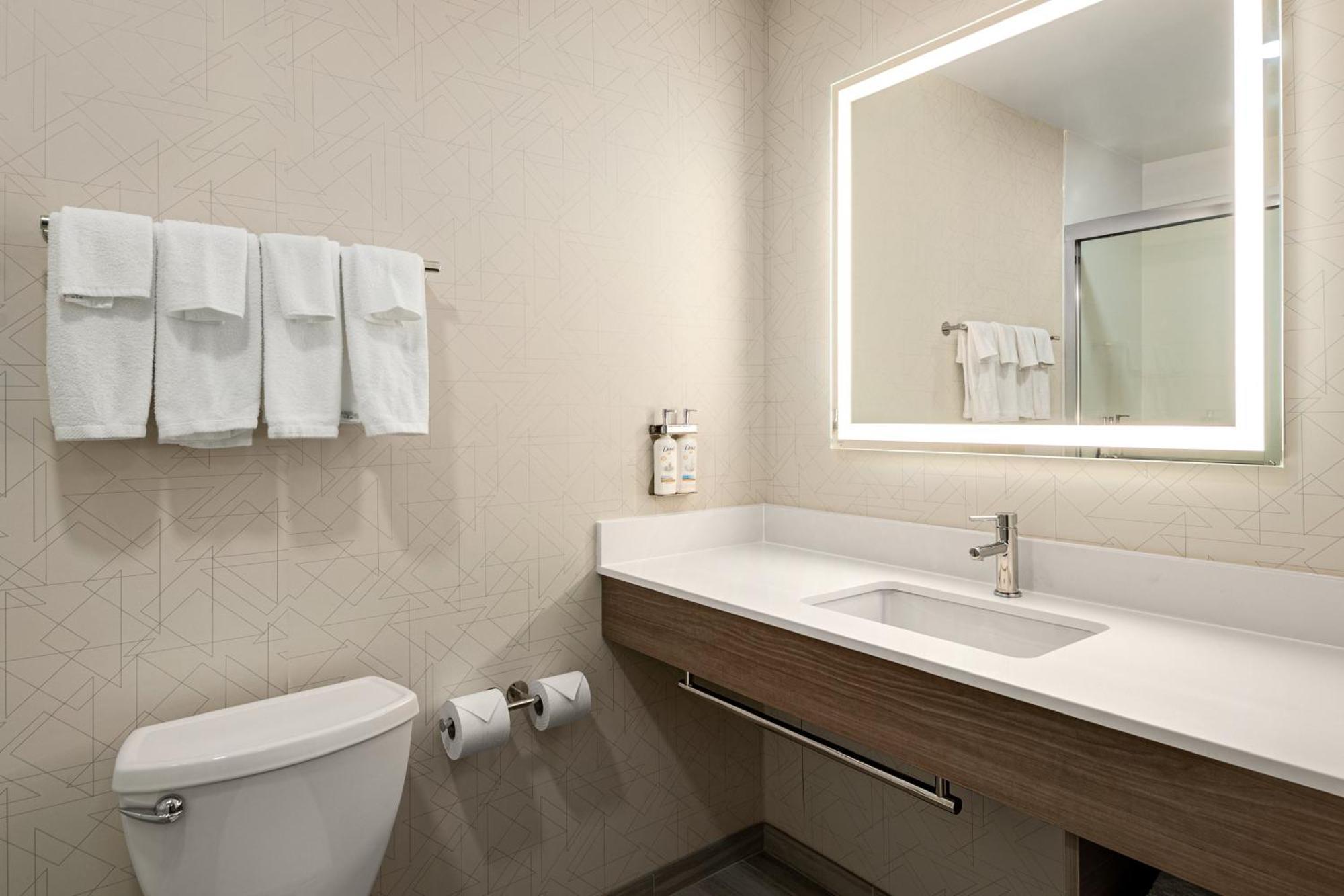 Holiday Inn Express Richmond By Ihg Eksteriør billede